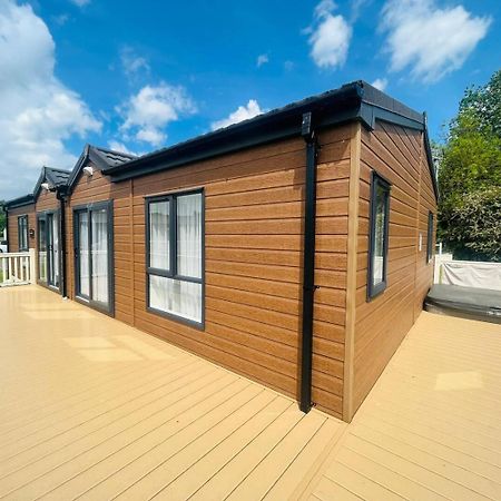 Waterside Retreat With Hot Tub Pocklington Exterior foto