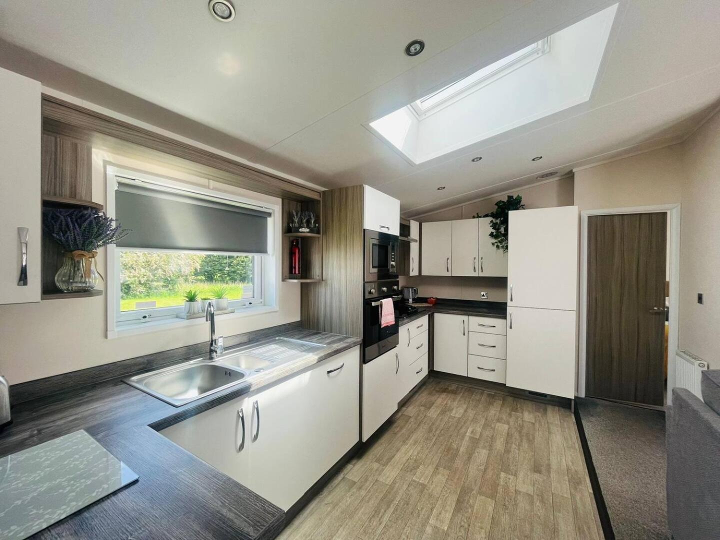 Waterside Retreat With Hot Tub Pocklington Exterior foto