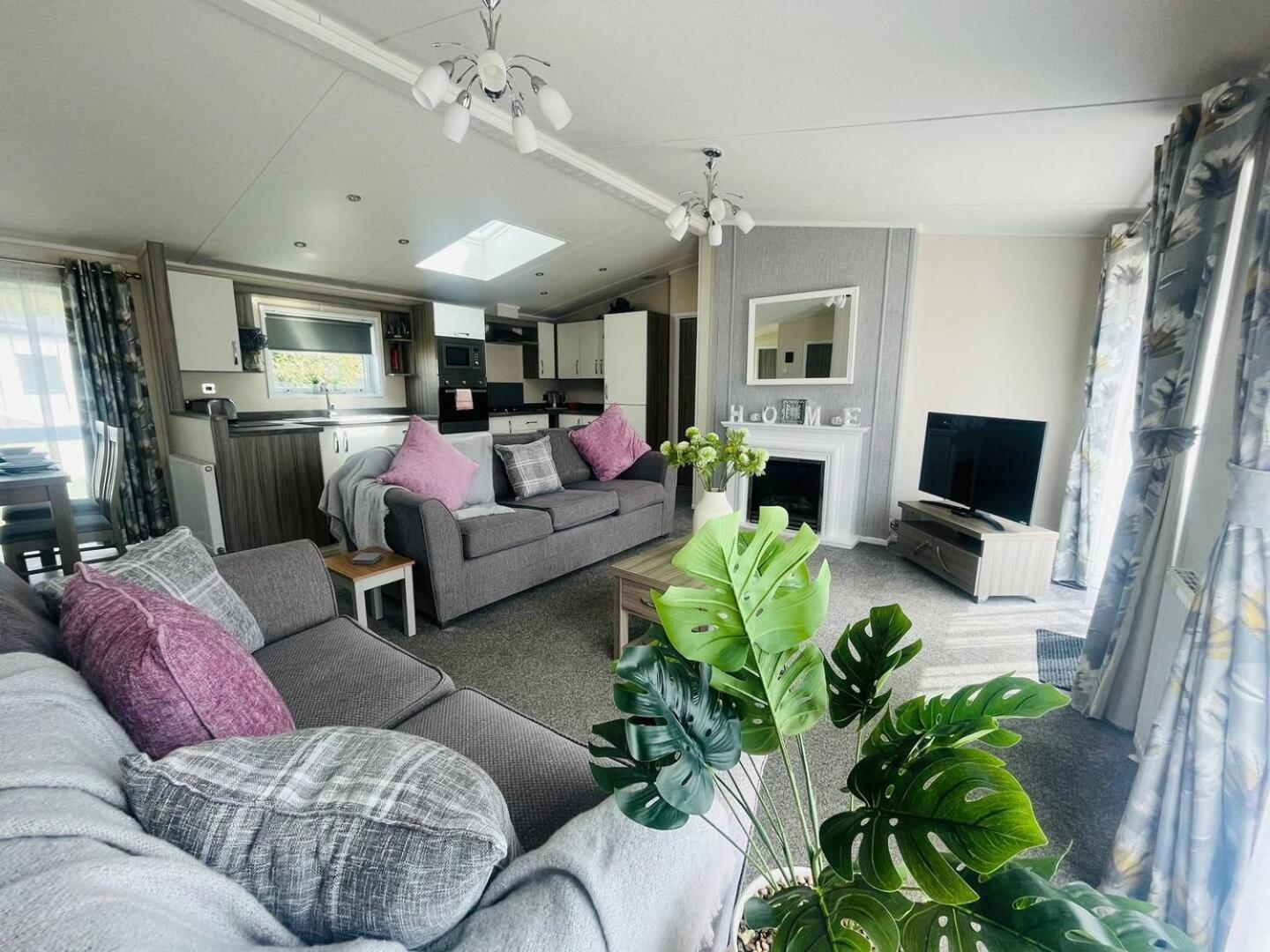 Waterside Retreat With Hot Tub Pocklington Exterior foto