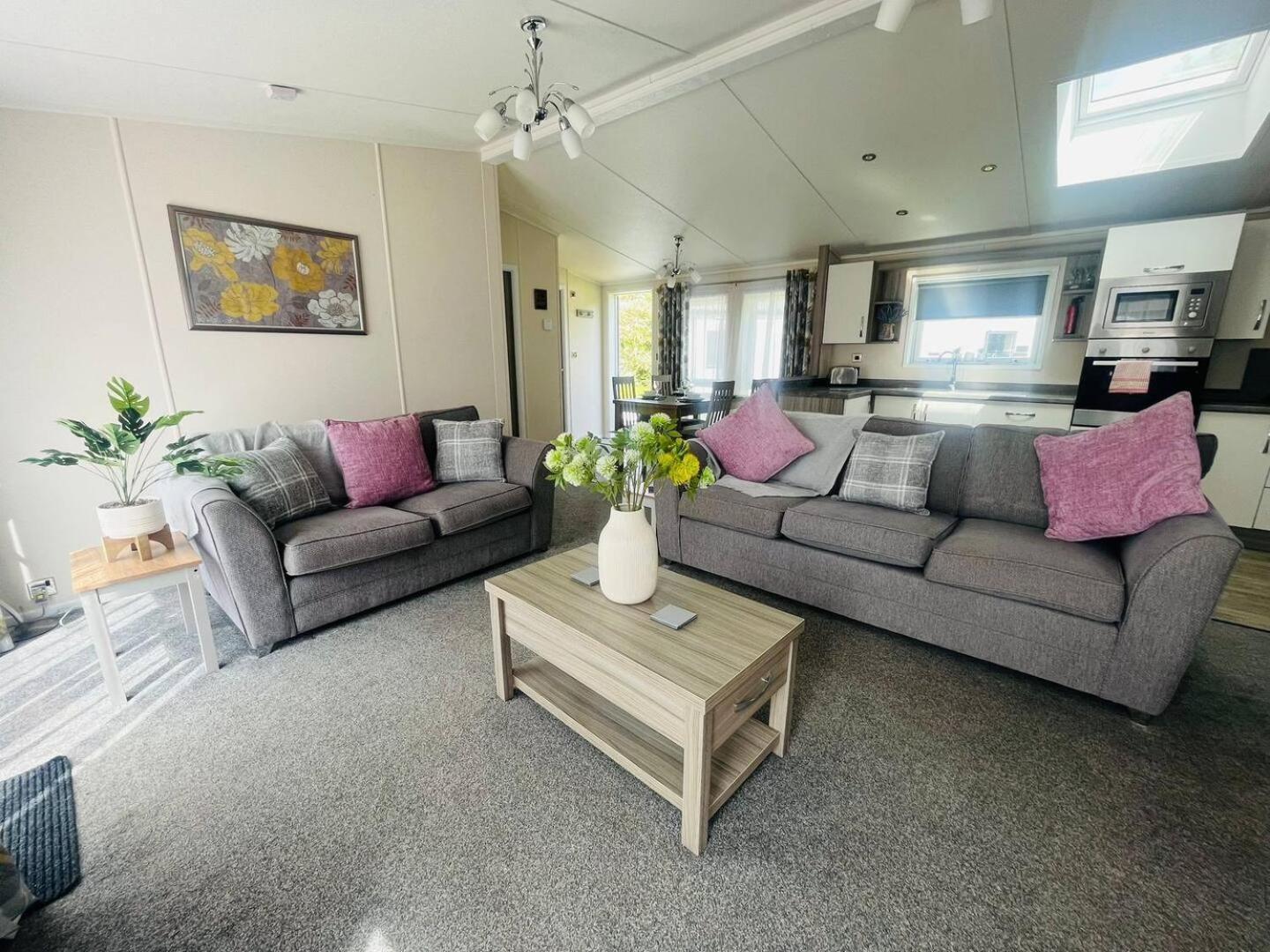Waterside Retreat With Hot Tub Pocklington Exterior foto