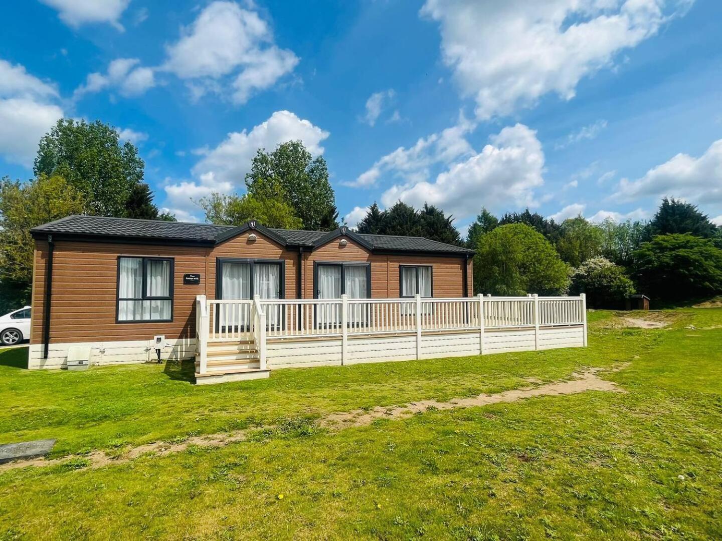 Waterside Retreat With Hot Tub Pocklington Exterior foto